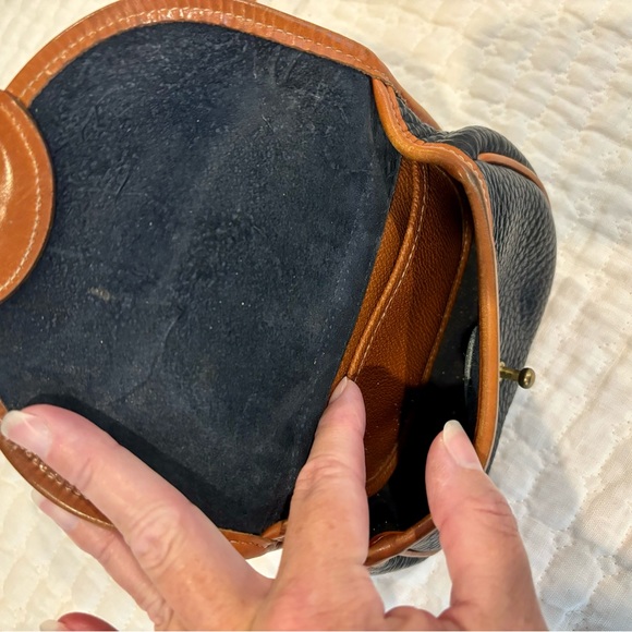 Vintage Dooney Bourke tiny crossbody bag - Picture 3 of 7